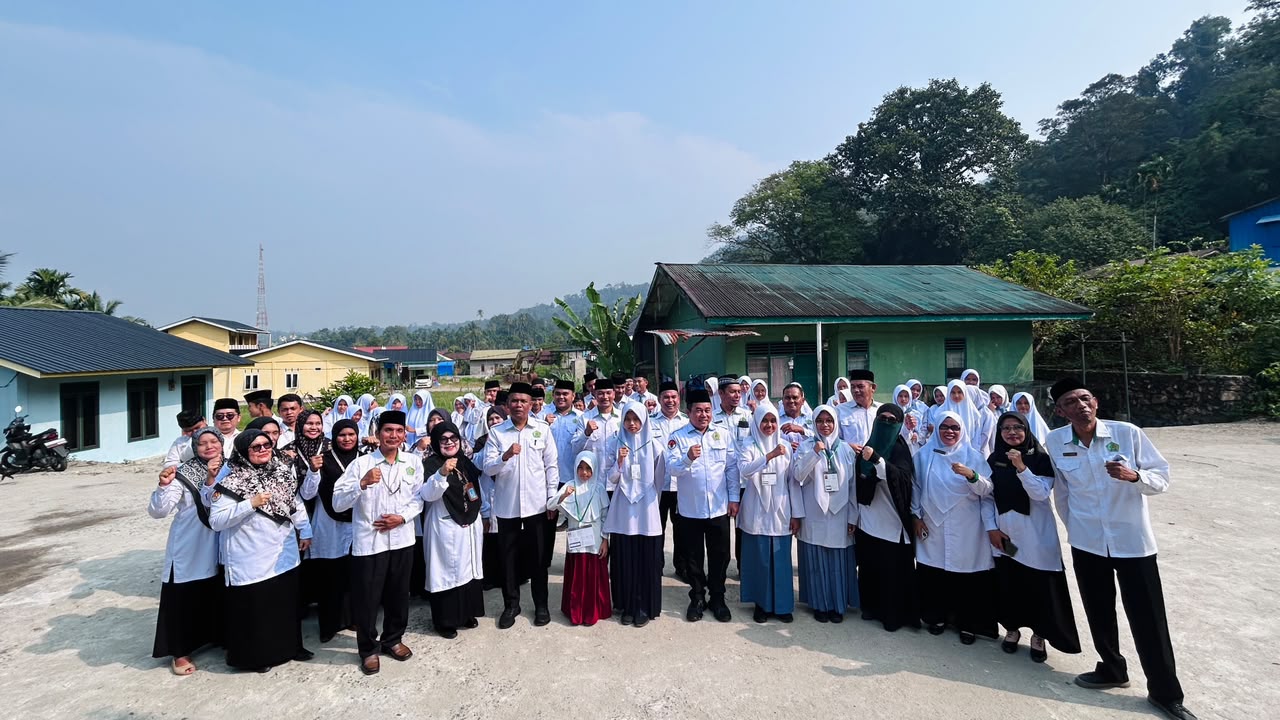 Kakan Kemenag Taput Buka OMI Tingkat Kabupaten, Motivasi Siswa Madrasah Raih Prestasi hingga Nasiona